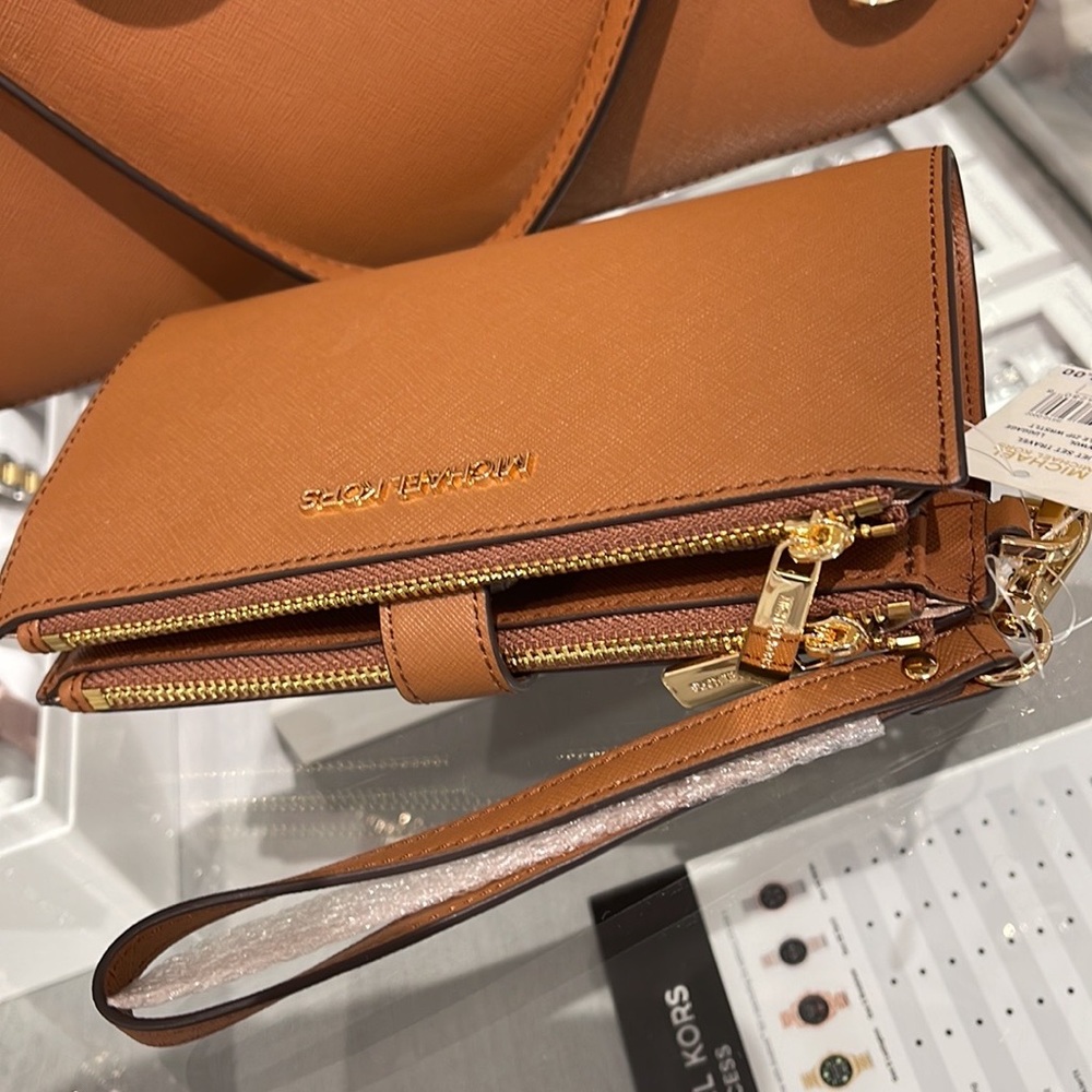 MICHAEL KORS LARGE DOUBLE ZIP WRISTLET WALLET PHONE CASE CLUTCH
Luggage - Picture 9 of 16